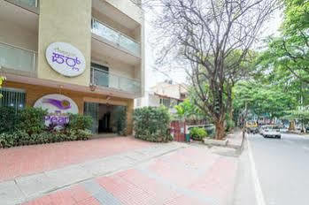 ホテル Treebo Golden Pearl Koramangala バンガロール エクステリア 写真