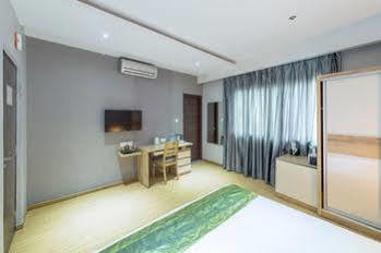 ホテル Treebo Golden Pearl Koramangala バンガロール エクステリア 写真